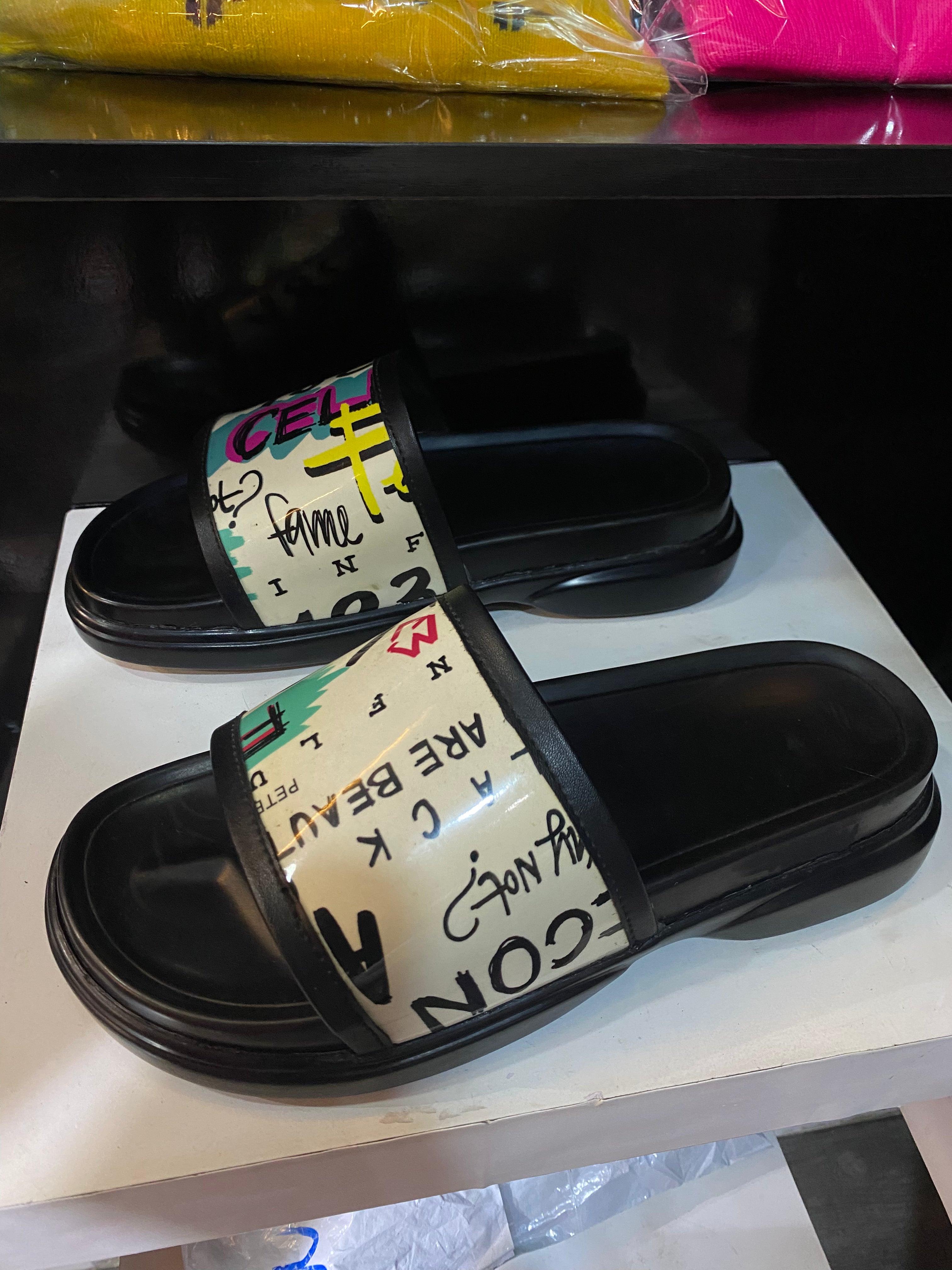 ALL-OVER PRINT SLIDE
